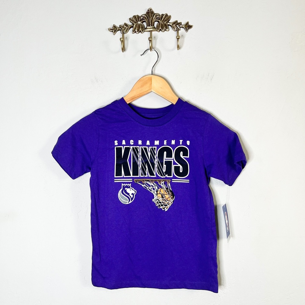 NBA Sacramento Kings Graphic T-Shirt Boys Size L (7) Purple Basketball Hoop NEW